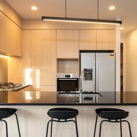 Modern Immaculate Residence In Mount Wellington オークランド エクステリア 写真