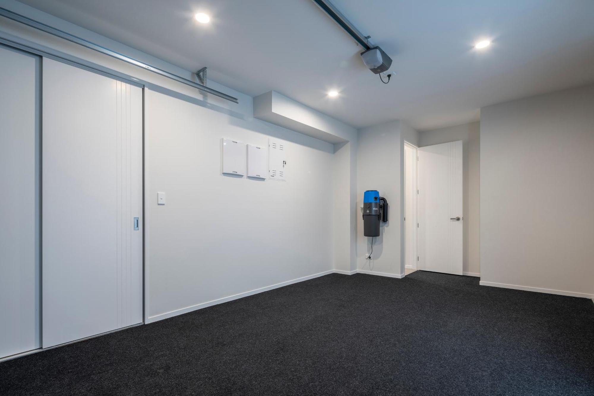 Modern Immaculate Residence In Mount Wellington オークランド エクステリア 写真