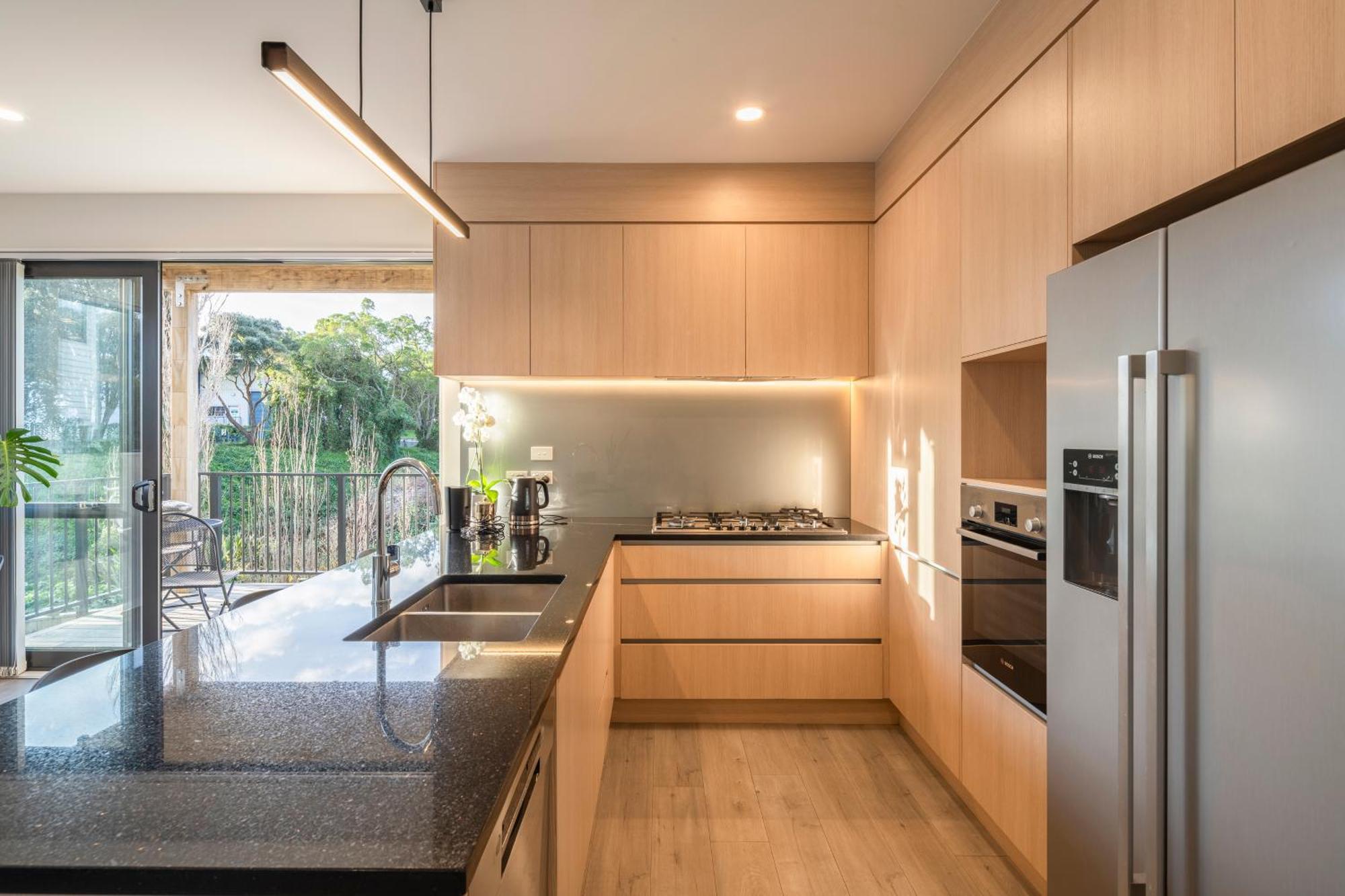 Modern Immaculate Residence In Mount Wellington オークランド エクステリア 写真