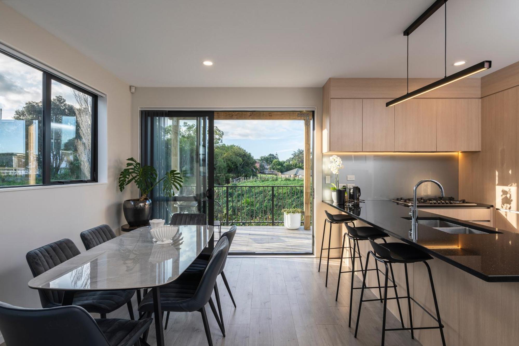 Modern Immaculate Residence In Mount Wellington オークランド エクステリア 写真
