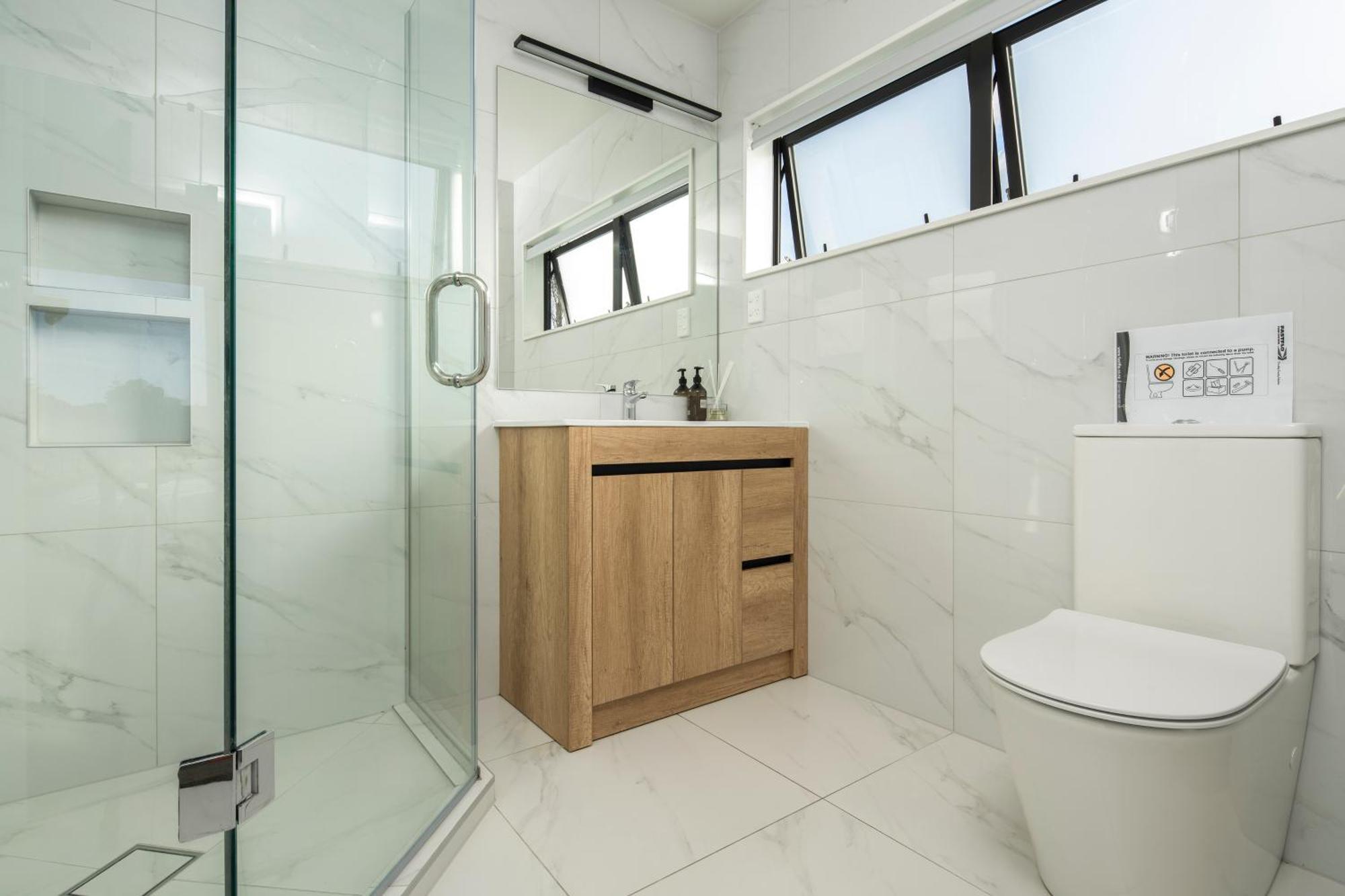 Modern Immaculate Residence In Mount Wellington オークランド エクステリア 写真